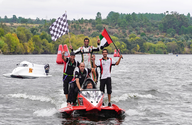 القمزي: التصميم والتركيز وراء الإنجاز الكبير في مونديال الزوارق السريعة