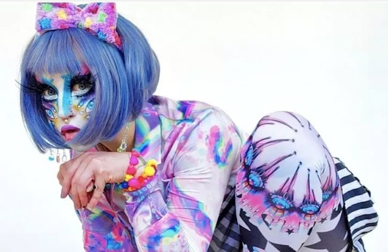 تتحول إلى دمية بشرية بفضل المكياج