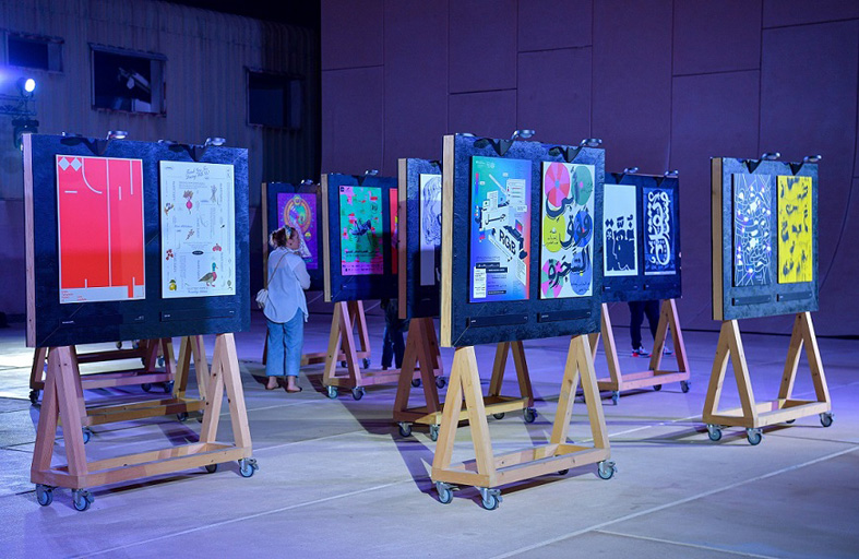 المعرض يمثل فرصة لاستكشاف المشهد الإبداعي النابض بالحياة في المنطقة والاحتفاء به