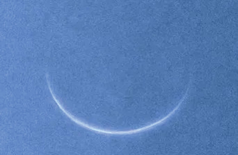 مركز الفلك الدولي يصور هلال كوكب الزهرة من سماء الإمارات يوم الاقتران