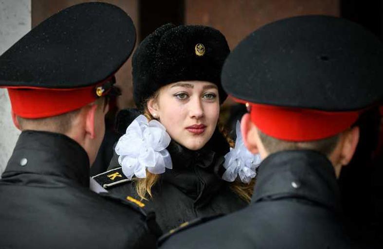 «جيش النواعم» في روسيا وأوكرانيا.. ماذا يخفي خلال المعركة؟