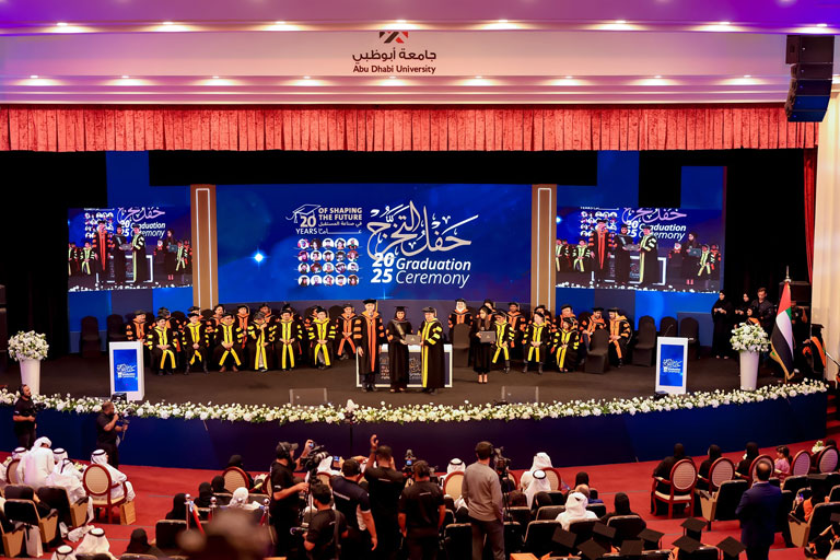 جامعة أبوظبي تحتفي بتخريج الدفعة الـ 18 من طلابها
