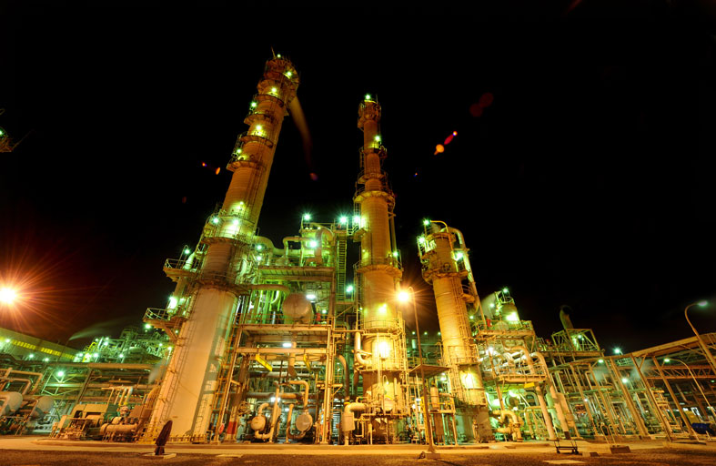 «أدنوك» تعمل على تطوير مشروع لإنتاج الأمونيا الزرقاء في الرويس