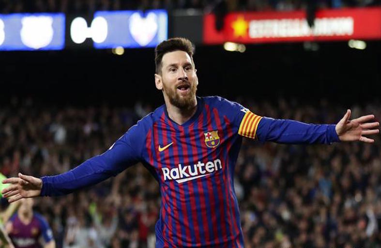 ميسي يبقي الغموض حول مستقبله مع برشلونة 