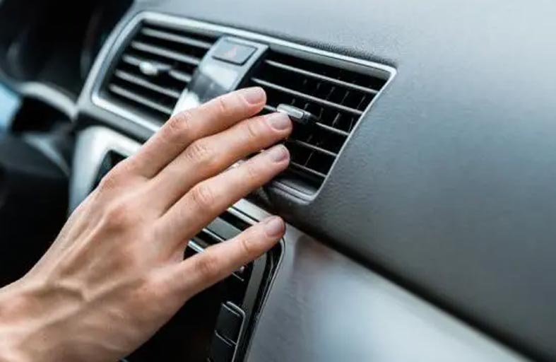 كيف تمنع رائحة عفن في مكيف السيارة؟