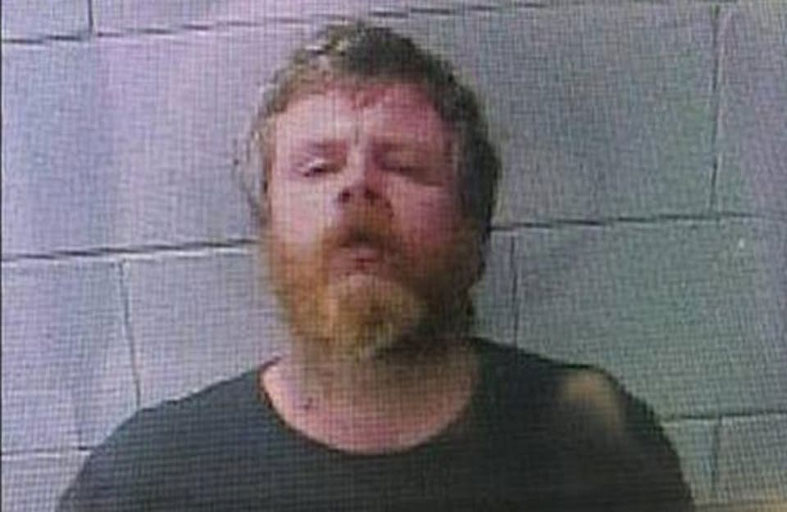 يسلخ 4 كلاب لـ «صنع معطف» 