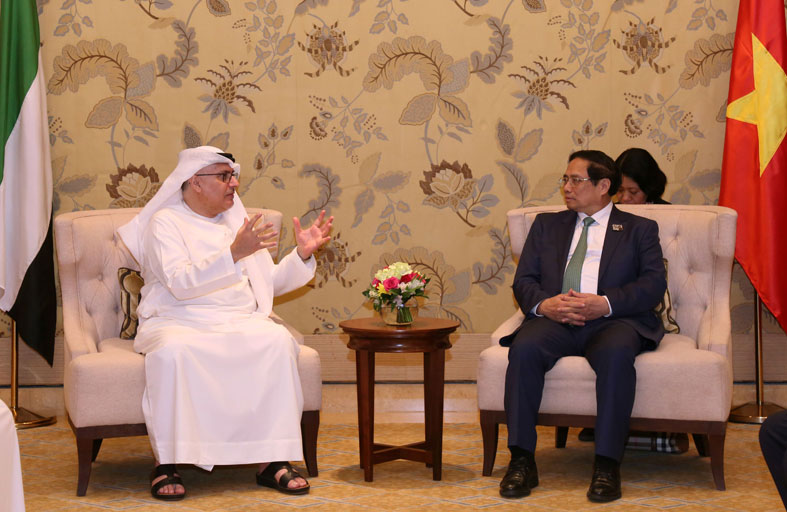 عبد الرحمن العور يبحث مع رئيس وزراء فيتنام تعزيز آفاق التعاون