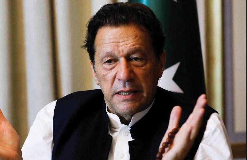 عمران خان يرفض تسليم أنصاره المتورطين في أعمال عنف