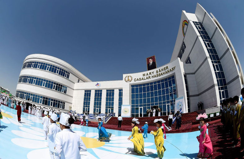 خليفة الإنسانية تنفذ 40 مشروعاً صحياً في 5 قارات حول العالم