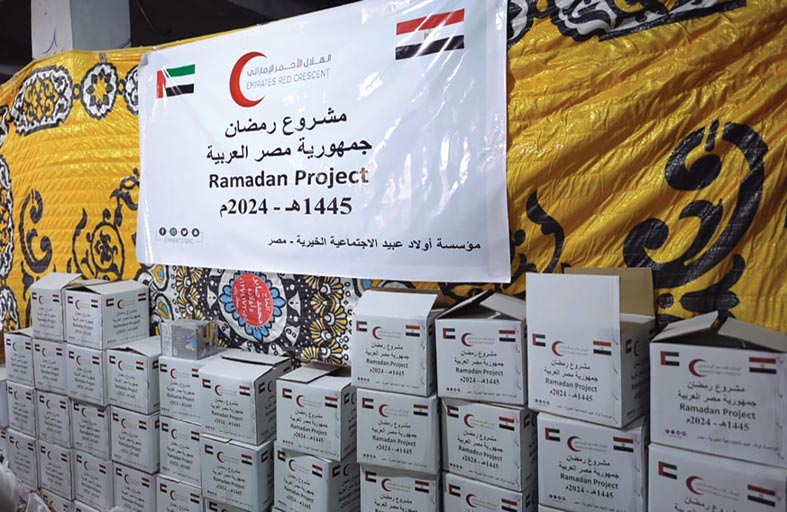 الهلال الأحمر الإماراتي يوزع كسوة العيد على الأيتام في مصر