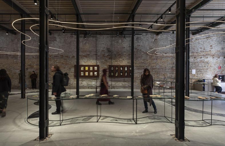 شباب الإمارات يقدمون صورة مشرفة للضيافة العربية الأصيلة في بينالي البندقية