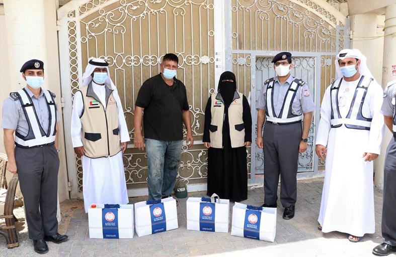 دورية السعادة تنفذ مبادرة «فرحتكم من فرحتنا» بالتعاون مع الهلال الأحمر الإماراتي