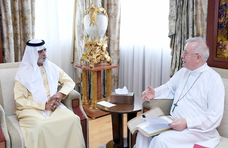 نهيان بن مبارك يستقبل النائب الرسولي لجنوب الجزيرة العربية