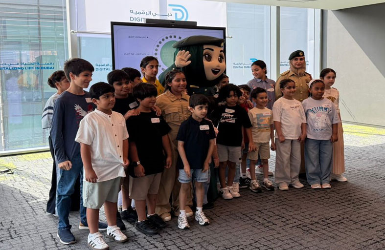 شرطة دبي تنظم محاضرات توعوية لطلبة الأنشطة الصيفية في دبي وحتا 