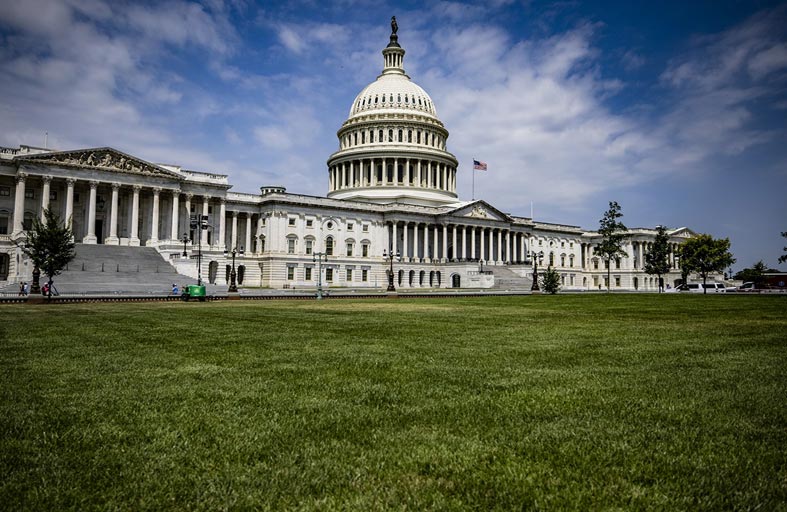 الكونغرس الأمريكي يعتزم تفادي إغلاق حكومي محتمل