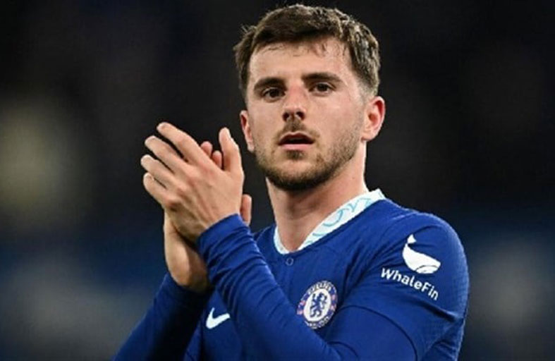 «فتى النجوم» يخلع قميص «البلوز» مقابل 69 مليون دولار