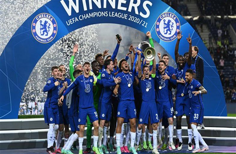 حصاد 2021.. اللون الأزرق يطغى على كرة القدم مع عودة الجماهير