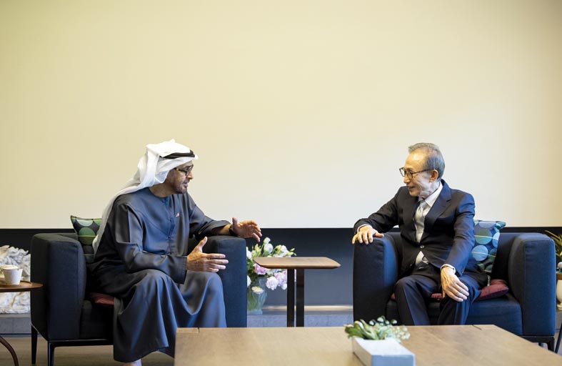 رئيس الدولة يلتقي الرئيس الكوري السابق في إطار زيارة دولة إلى سيؤول