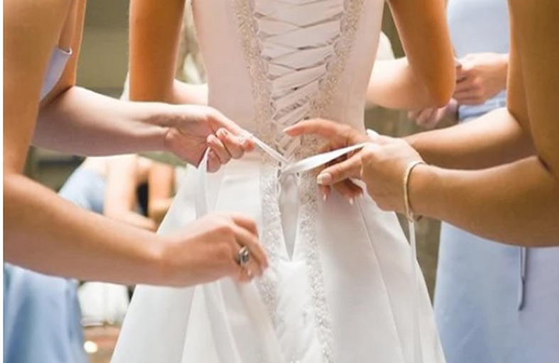 عروس تخصص طاولة لرافضي اللقاح 