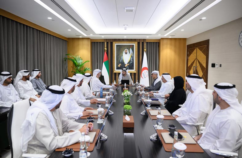 حمدان بن زايد يوجه بتوسيع مظلة المستفيدين من برامج الهلال الأحمر الرمضانية داخل الدولة وخارجها