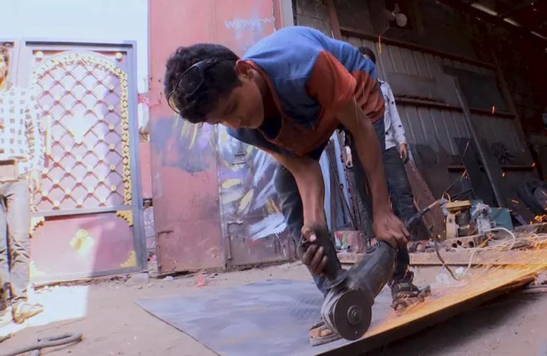 جرس إنذار.. أطفال اليمن بمرمى القتل والعمل الشاق