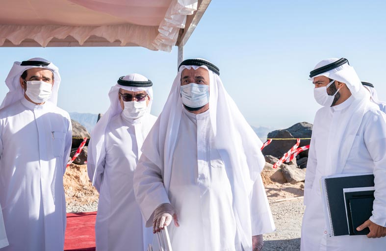 حاكم الشارقة يدشن مبادرة زراعة جبل الرمان بكلباء ويتفقد عددا من المشروعات التنموية
