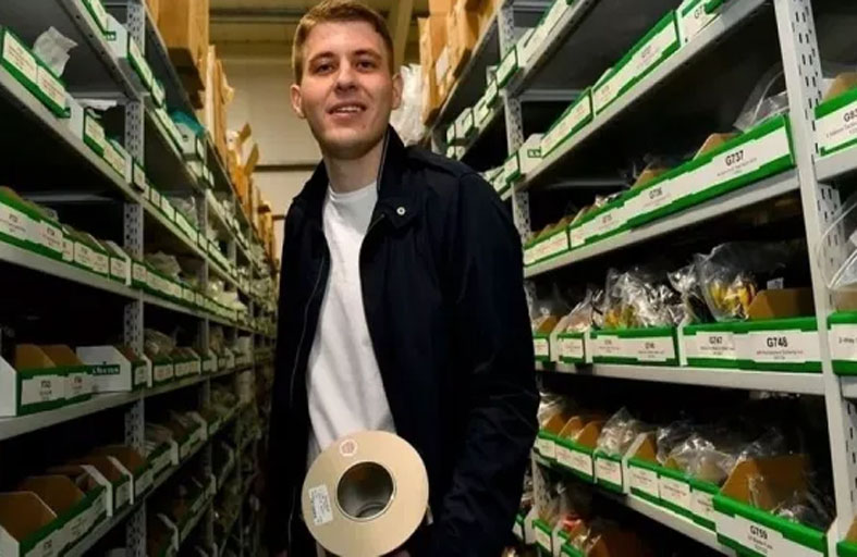 مراهق يصبح ثرياً بفضل موقع إلكتروني