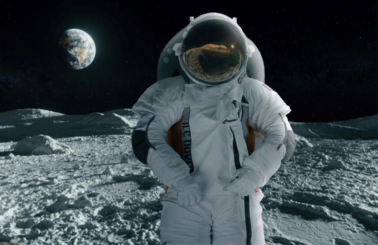 ناسا.. تصنيع بزات فضاء للقمر 