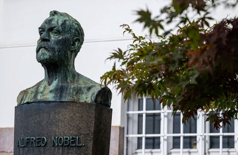 اللجنة المانحة لجائزة نوبل للسلام اجتمعت مرة أخيرة الاثنين 