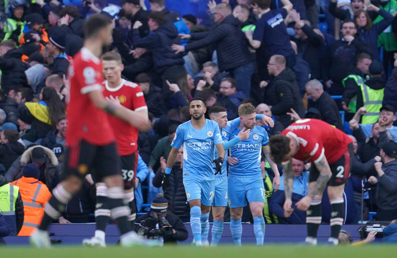 طموح الـ «سيتي» يواجه صحوة «يونايتد» في ديربي الإثارة بالدوري الإنجليزي