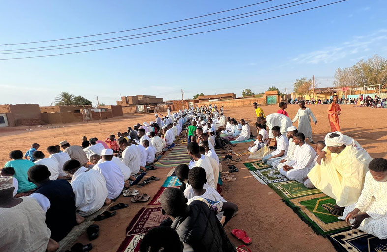 سودانيون في الخارج يقضون العيد تحت رحمة خط الهاتف