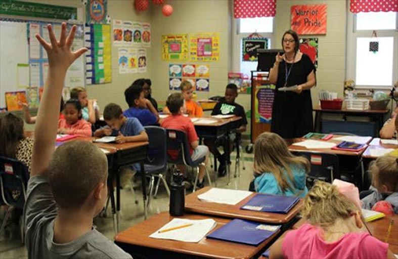 مدارس كاليفورنيا قد تبقى مغلقة حتى الصيف 