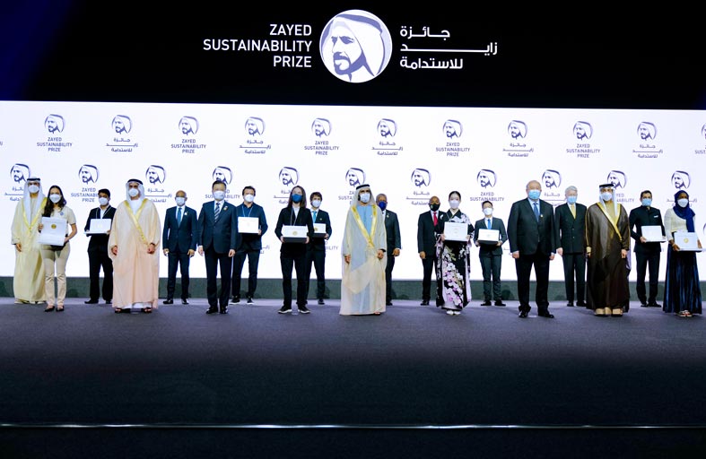 محمد بن راشد يكرم الفائزين بجائزة زايد للاستدامة 2022