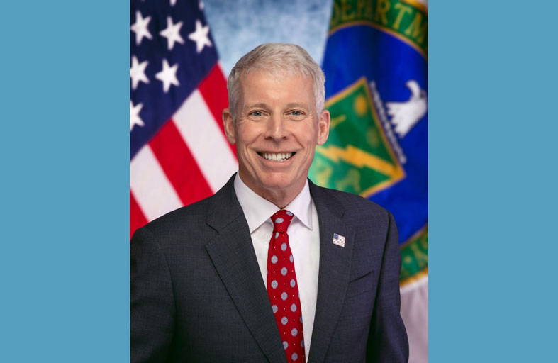 الإمارات تستقبل وزير الطاقة الأمريكي في أولى زياراته الخارجية