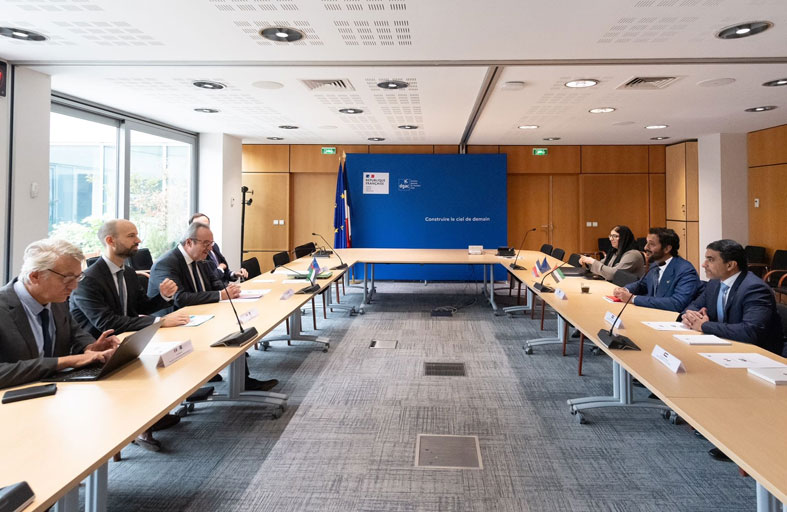 وزير الاقتصاد يبحث تعزيز التعاون الثنائي في مجال الطيران المدني مع فرنسا