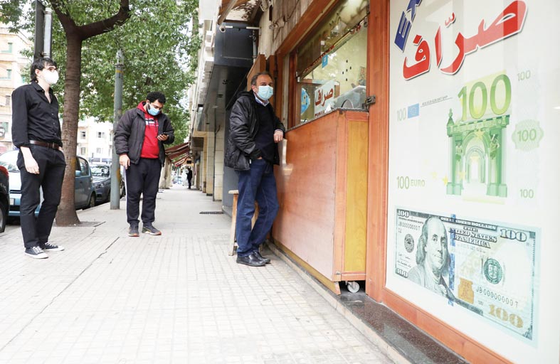 تفجر الاحتجاجات في لبنان بعد ارتفاع جديد للأسعار