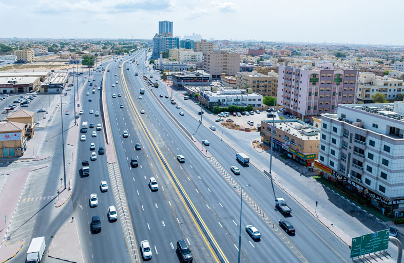 افتتاح توسعة شارع الشيخ زايد في عجمان لتسهيل الحركة المرورية وتعزيز جودة الحياة
