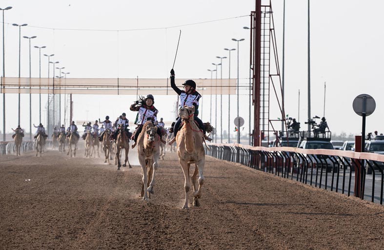 ماراثون اليوم الوطني لرحلة الهجن للأجانب ينسج حكاية التسامح على أرض الخير
