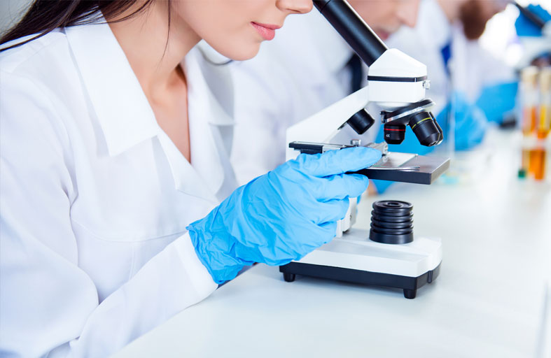 إغلاق مختبر للأمراض الخطيرة بسبب «علاقة حب»