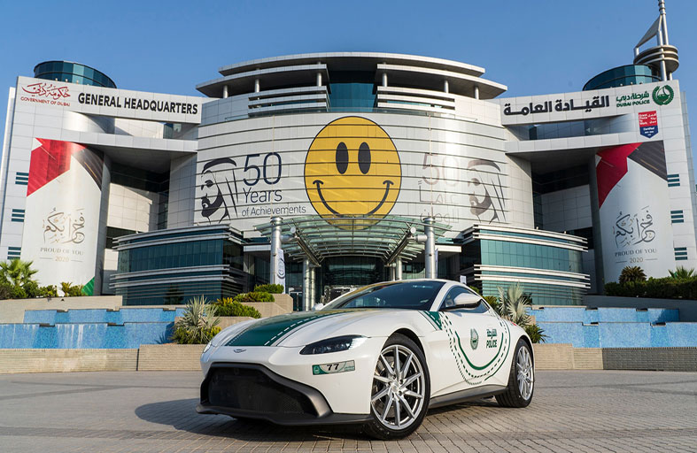 شرطة دبي تكرم أرملة المرحوم عبيد الحلو