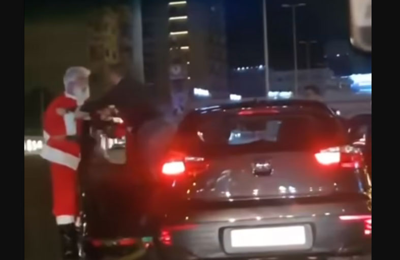 بابا نويل يفقد أعصابه في لبنان