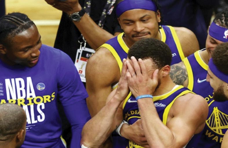 تومسون يعود للاحتفال بلقب «أن بي ايه» 