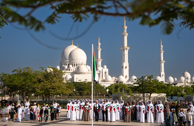 مركز جامع الشيخ زايد الكبير يحتفي بيوم العَلم