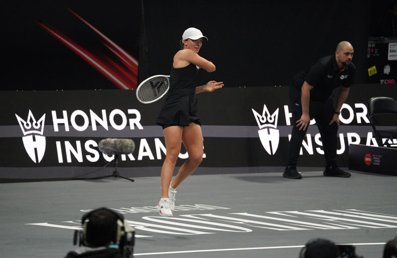 فريقا فالكونز وكايتس يتصدران منافسات اليوم الافتتاحي للموسم الثاني لدوري التنس العالمي  