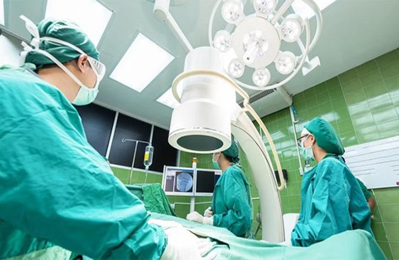 أطباء يعثرون على إبرة في دماغ امرأة منذ 80 عاماً