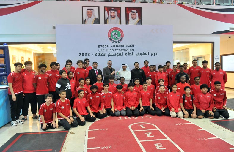 «الفجيرة للفنون القتالية» يهدي درع التفوق في الجودو إلى محمد الشرقي