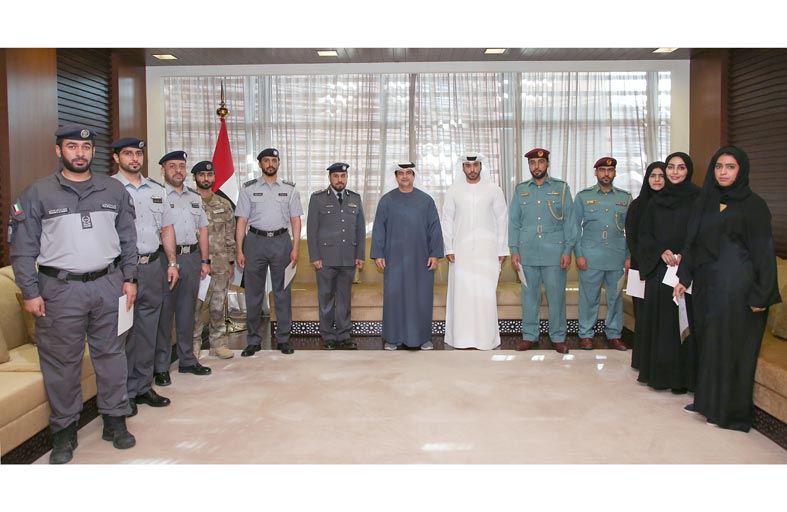 قضاء أبوظبي تمنح الدفعة الـ 13 من موظفي الجهات الحكومية تراخيص مزاولة مهنة الكاتب العدل