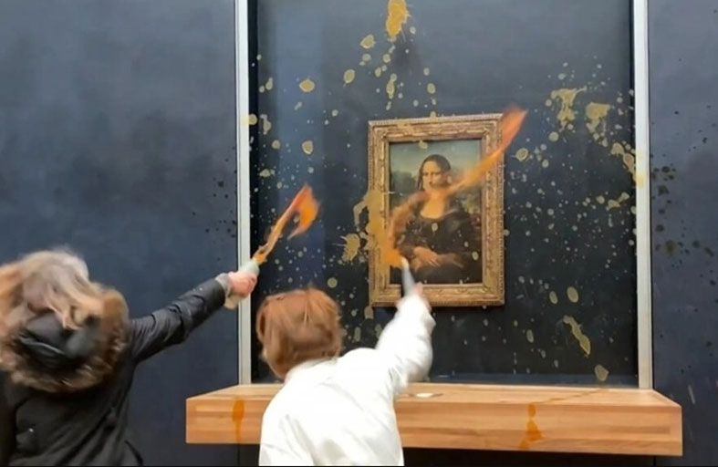 صدمة بعد تشويه لوحة الموناليزا بالشوربة