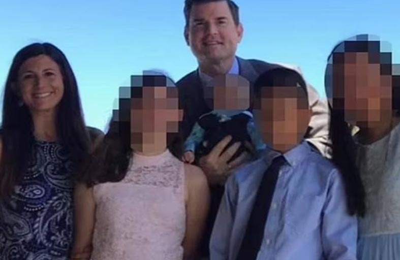 حبسا ابنهما في قفص