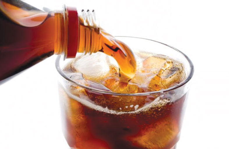 الآثار الضارة للمشروبات الغازية المحلاة على الصحة